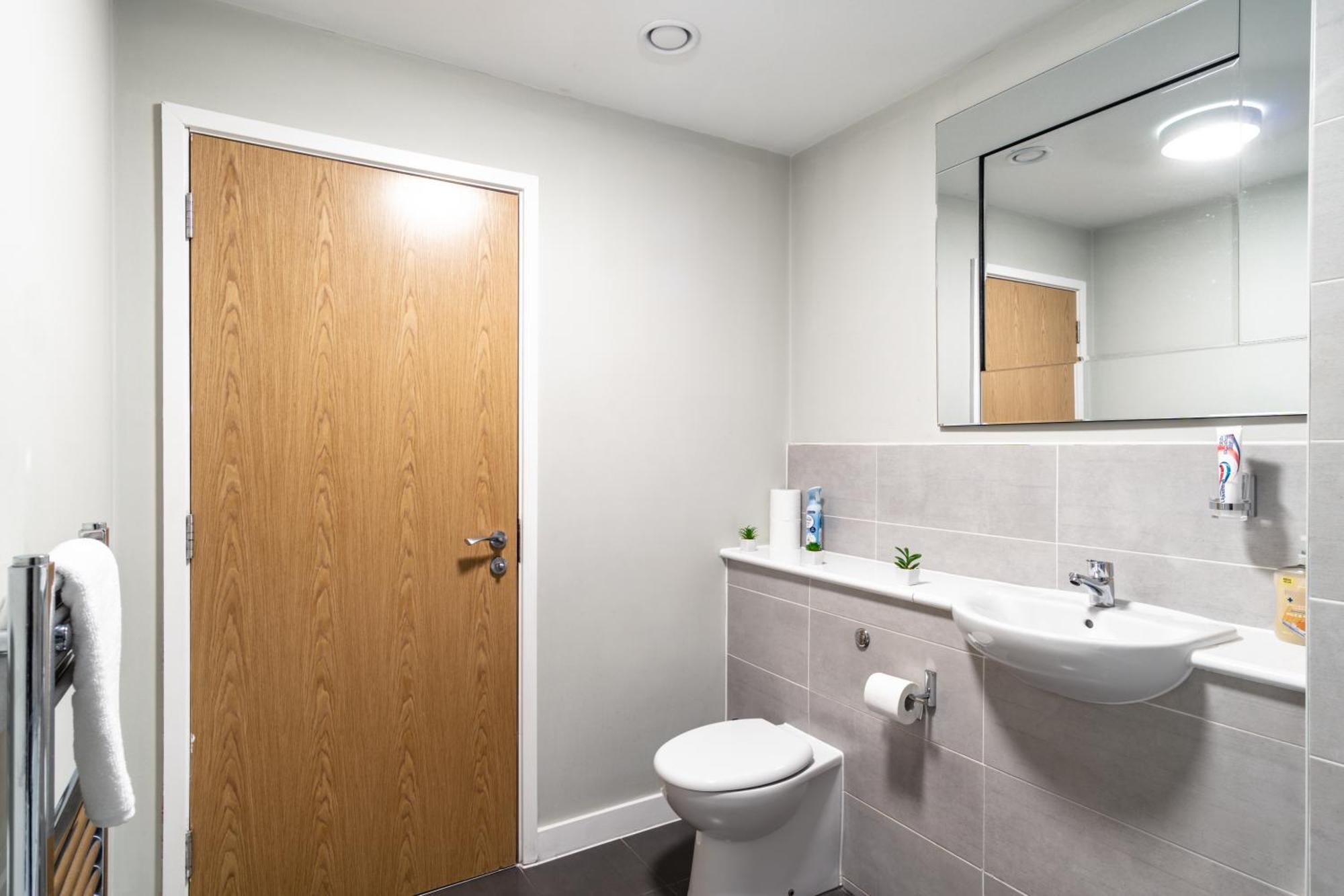 Prime Location 1 Bed Penthouse Apartment Manchester Buitenkant foto